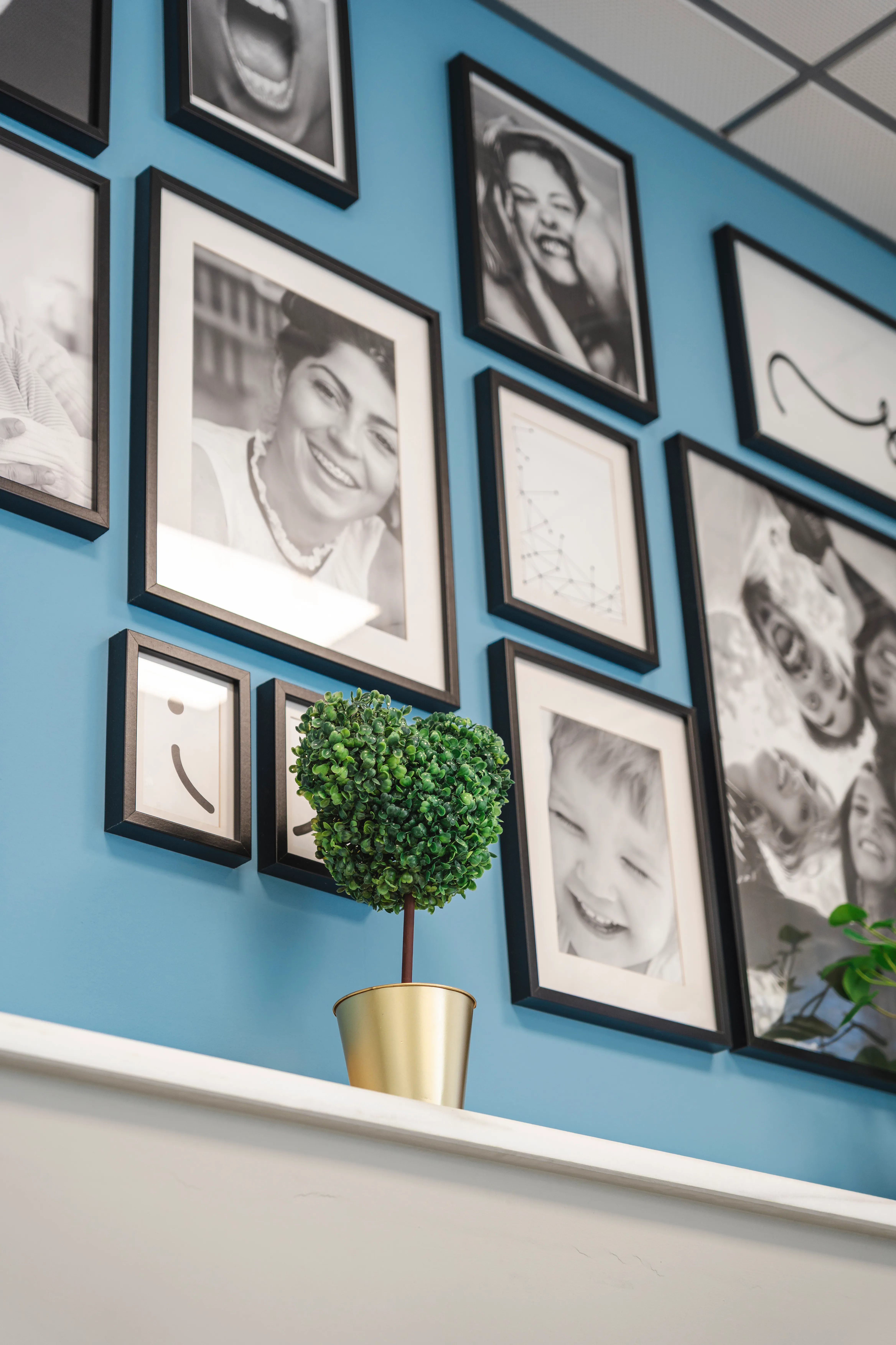 Decoración de la Sala de espera situada en clínica dental Chiclana
